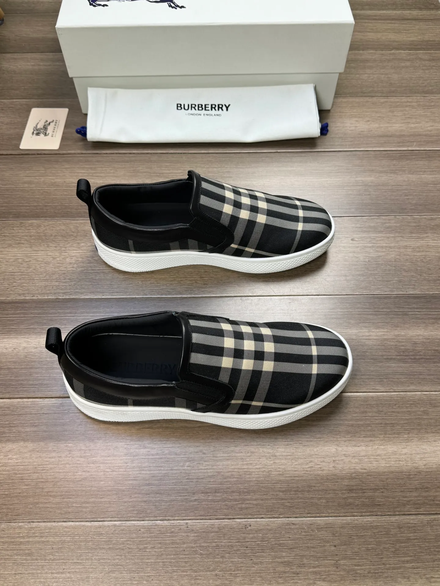 P380 [BURBERRY] Burberry - Upper: imported 🔝 brand totem cloth, heel brand webbing decoration - Inner: water-dyed cowhide - Outsole: ultra-light rubber; two-color molded outsole - Super high quality control, fine workmanship: highlighted (high-end, extravagance, grade) -Size: 38-44 (Male 45, can be customized)